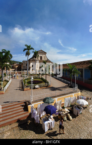 Bancarelle a Plaza Mayor, Trinidad, Sancti Spiritus, Cuba, West Indies Foto Stock