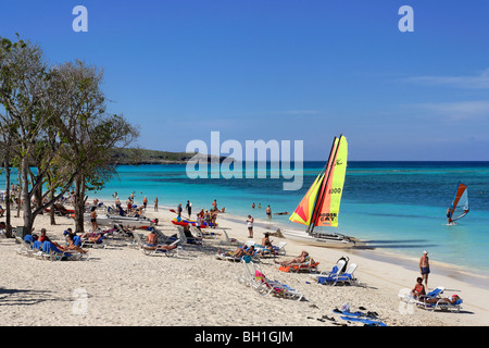 Spiaggia di sabbia, Club Amigo Atlantico, Guardalavaca, Holguin, Cuba, West Indies Foto Stock