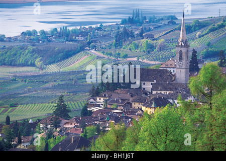 Di Caldaro e il Lago di Caldaro Kaltern an der Weinstrasse, Ueberetsch, Alto Adige, Italia Foto Stock