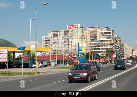 La strada principale e 60 in Brasov Romania Europa orientale Foto Stock