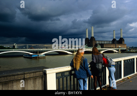 Europa, Gran Bretagna, Inghilterra, Londra, Battersea Power Station sulla riva sud del fiume Tamigi Foto Stock