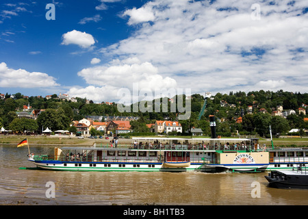 Vista sul fiume Elba a Loschwitz, Dresda, Sassonia, Germania Foto Stock