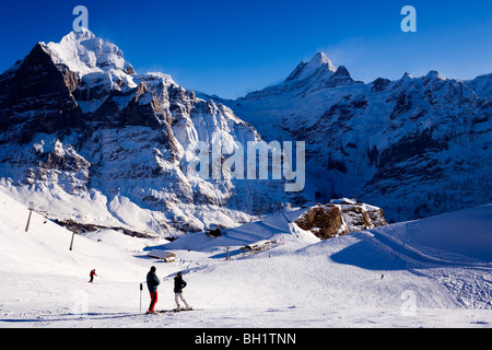 Pendenza, con ristorante Primo, Wetterhorn in background, primo, Grindelwald, Oberland bernese, il Cantone di Berna, Svizzera Foto Stock