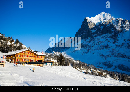 Ristorante di montagna Bort con la montagna Wetterhorn in background, primo, Grindelwald, Oberland bernese, il Cantone di Berna, Switzerla Foto Stock