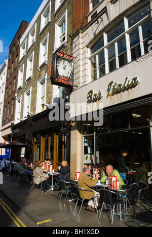 Bar Italia cafe esterno Soho central London Inghilterra England Regno Unito Foto Stock