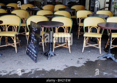 Svuotare il francese cafe tabelle Foto Stock