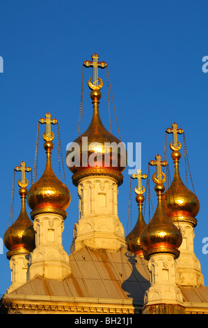 Placcato oro cupole a cipolla della Chiesa Russa Ortodossa Ginevra nella luce della sera, Ginevra, Svizzera Foto Stock