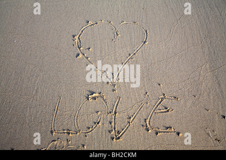Il messaggio di amore disegnata nella sabbia Foto Stock