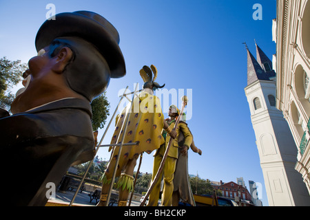 Zulu galleggianti legati per il Mardi Gras lascia lo stato della Louisiana Museum, del Quartiere Francese di New Orleans Foto Stock