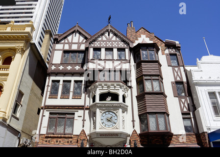 In stile Tudor architettura presso la corte di Londra a Perth, Western Australia. Foto Stock