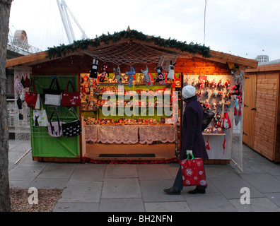 Stallo a Cologne Christmas Market South Bank di Londra Dicembre 2009 Foto Stock