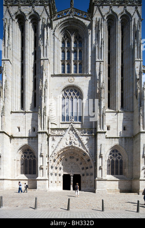 Facciata di Sain Corentin Cathedral, città di Quimper, departament di Finisterre, regione della Bretagna, Francia Foto Stock