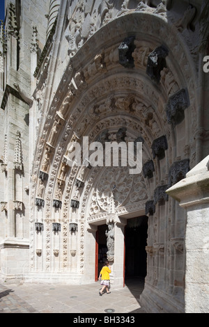 Facciata di Sain Corentin Cathedral, città di Quimper, departament di Finisterre, regione della Bretagna, Francia Foto Stock