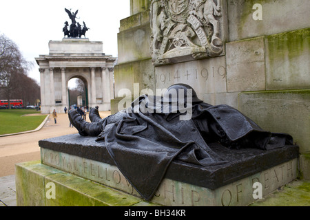 Detail from the Royal Artillery Memorial at Hyde Park Corner London designed by Charles Sargeant Jagger in 1925 Foto Stock