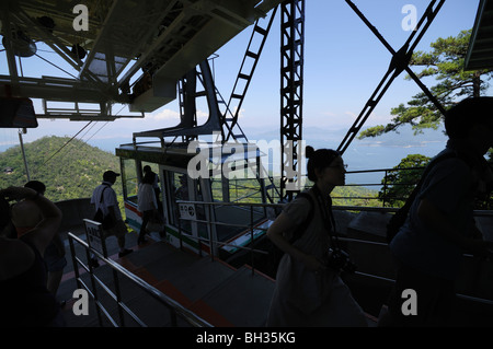 Vista di Seto Inland Sea (Seto Naikai) da Miyajima funivia stazione (Momijidani linea). L'isola di Miyajima. Hiroshima. Giappone Foto Stock