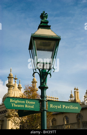 Cartello al di fuori del Royal Pavilion central Brighton Inghilterra UK Europa Foto Stock