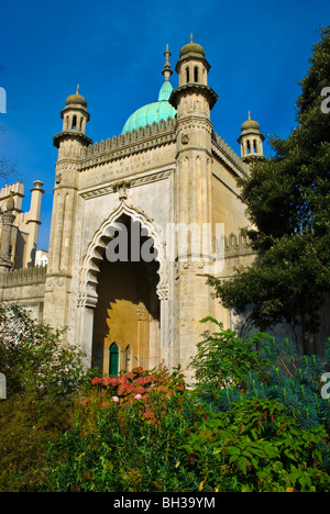 Gate al Royal Pavilion central Brighton Inghilterra UK Europa Foto Stock