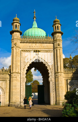 Cancello Royal Pavilion central Brighton Inghilterra UK Europa Foto Stock