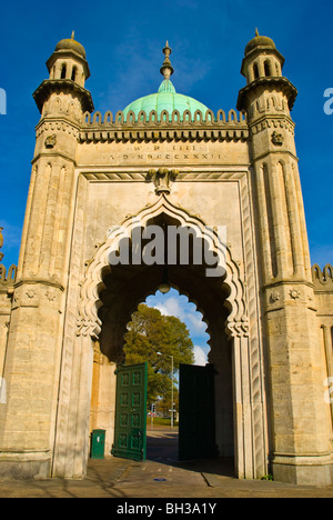 Cancello Royal Pavilion central Brighton Inghilterra UK Europa Foto Stock