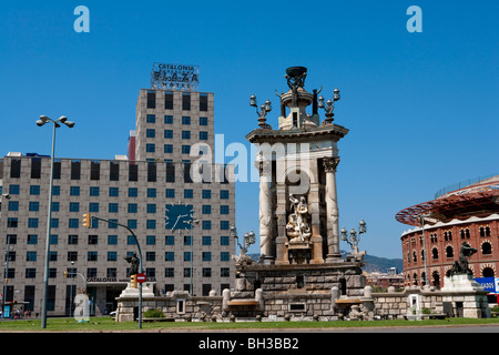 Barcellona - Plaça d'Espanya - Monumento alla rotatoria Foto Stock