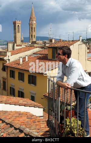 Il cliente sulla terrazza panoramica dell'Hotel Brunelleschi Firenze, Toscana, Italia Foto Stock