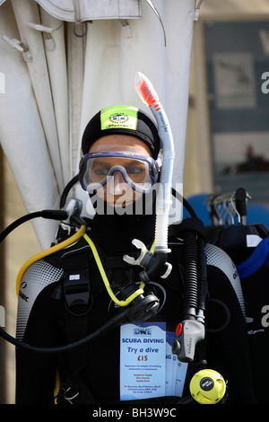 Scuba diving muta nella parte anteriore del negozio di Dinnet. Foto Stock