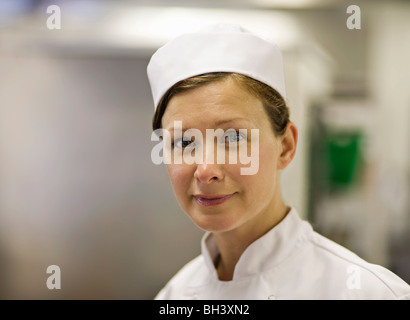 Un ritratto di una donna chef Foto Stock