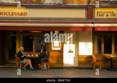 Cafe esterno Soho central London Inghilterra UK Europa Foto Stock