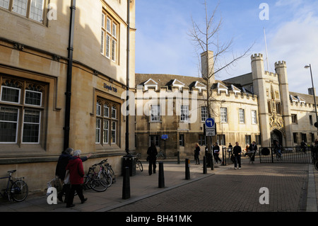 Inghilterra; Cambridgeshire; Cambridge; St Andrews Street guardando verso Cristi College Foto Stock