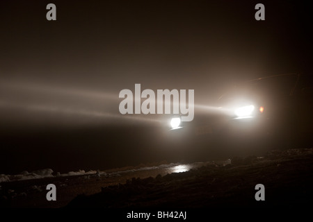 L'effetto Tyndall, noto anche come Tyndall scattering, è la dispersione della luce da parte di particelle colloidali o particelle in suspensi Foto Stock