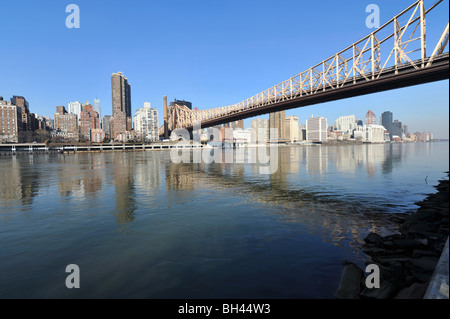 Il Queensboro (59th Street) ponte, East River e la East Side di New York City, NY, STATI UNITI D'AMERICA Foto Stock