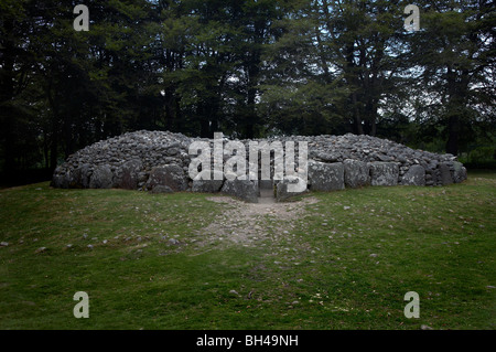 A nord-ovest della tomba di passaggio a Clava Cairns. Foto Stock