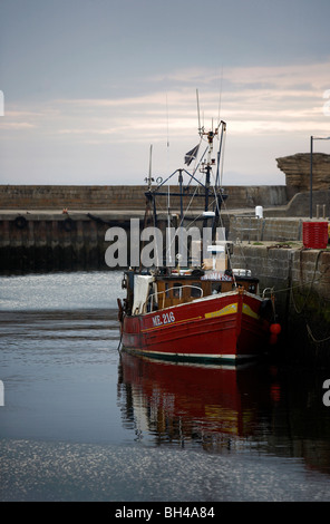 Barche da pesca nel porto di Burghead. Foto Stock