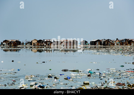 Cité Soleil (Sun City in inglese) è una bidonville situato a Port-au-Prince, la capitale di Haiti. Foto Stock