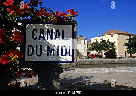 Il CANAL DU MIDI, crociera, Villeneuve-les-Béziers, la serratura, HERAULT (34), Francia Foto Stock