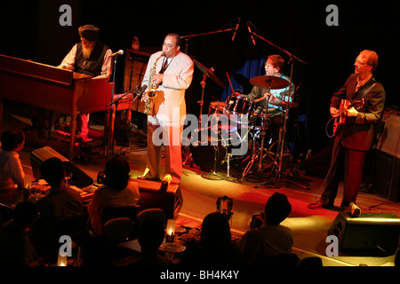 Il sassofonista Lou Donaldson di "Lou Donaldson Quartet" in concerto al "Blue Note' jazz bar di Aoyama del Distretto di Tokyo in Giappone. Foto Stock