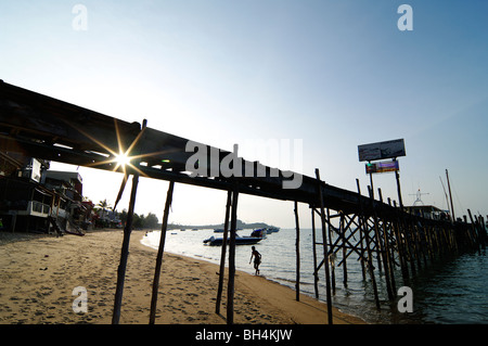 Il molo dal Villaggio dei Pescatori di Bo Phut, Ko Samui, Tailandia Foto Stock