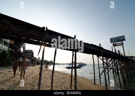 Il molo dal Villaggio dei Pescatori di Bo Phut, Ko Samui, Tailandia Foto Stock