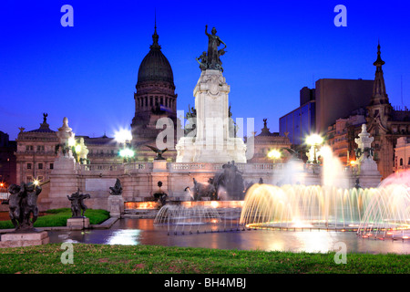 "Due Congress square" park Fountaine, e sculture. Congreso quartiere, Buenos Aires, Argentina Foto Stock