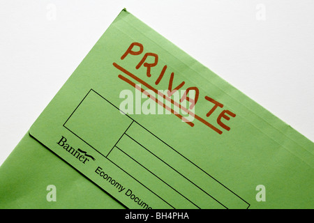 Green cartella portadocumenti contrassegnati come privati Foto Stock