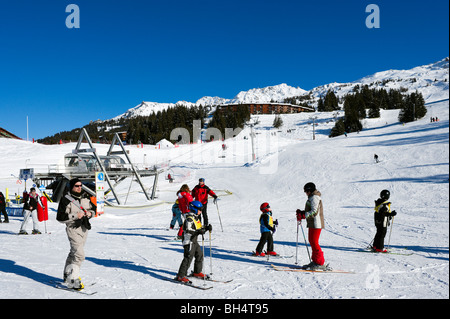 Fondo di Chantel la seggiovia nel centro del resort, Arc 1800, Les Arcs, Tarentaise, Savoie, Francia Foto Stock