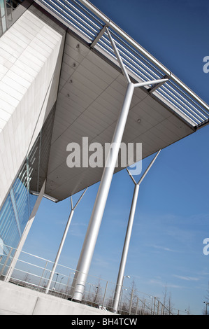 Dettagli architettonici edificio 1000 Royals business Park Londra UK lettera Y Foto Stock