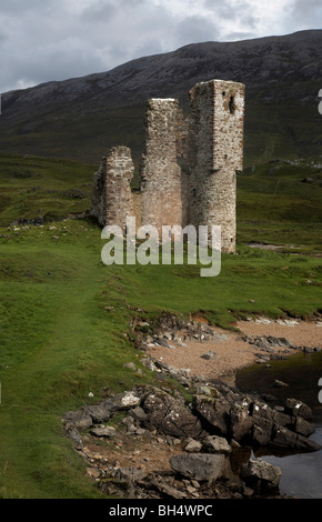 Ardvreck rovine del castello sul Loch Assynt. Foto Stock