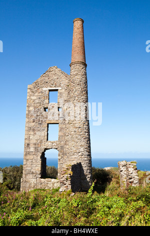 Le rovine di una casa di motore del Carn Galver miniera di stagno a Rosemergy, Cornwall Foto Stock