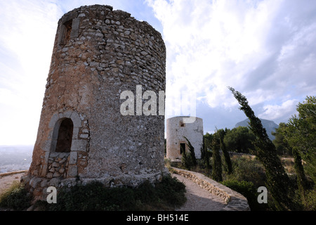 Vecchi Mulini a vento su La Plana, Javea / Xabia, provincia di Alicante, Comunidad Valenciana, Spagna Foto Stock