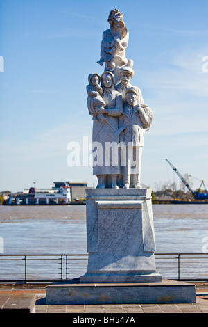 Monumento a l'immigrato sul fiume Mississippi in New Orleans, LA Foto Stock