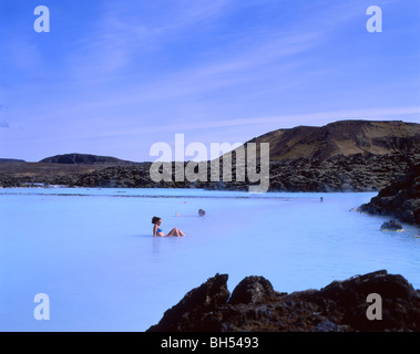 Blue Lagoon geotermici naturali Spa (Bláa lónið), Grindavik, nella penisola meridionale di regione, Repubblica di Islanda Foto Stock