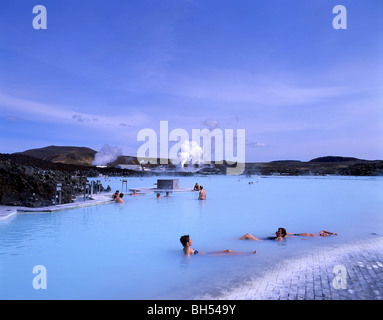 Blue Lagoon geotermici naturali Spa (Bláa lónið), Grindavik, nella penisola meridionale di regione, Repubblica di Islanda Foto Stock