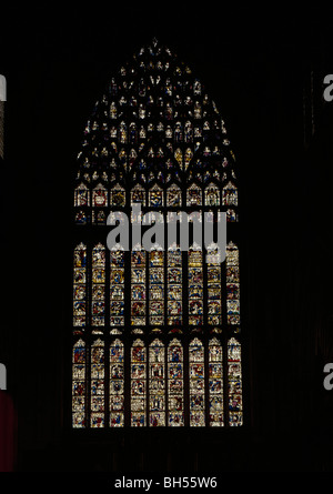 York Minster, vetrate, la grande finestra orientale, 1405-8 , di John Thornton più grande area medievale di vetro dipinto nel mondo Foto Stock