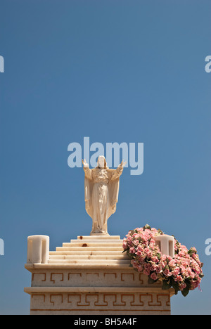 Statua di Gesù sulla piccola strada lato santuario in Grecia Foto Stock